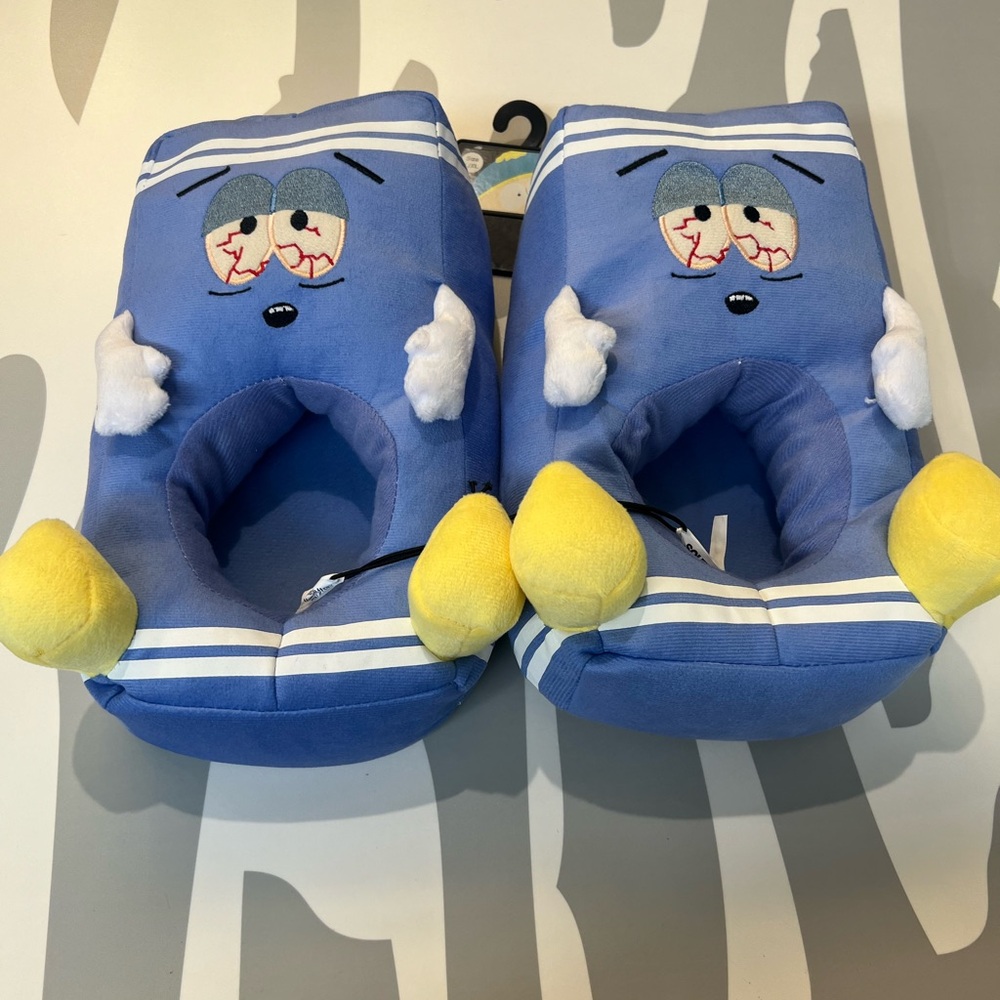 SOUTHPARK TOWELIE PLUSH SLIPPERS. . BRAND NEW. ADULT SIZE LARGE-XL